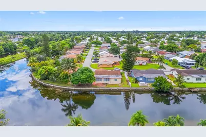 6605 NW 77th St, Tamarac, FL 33321 - Photo 8