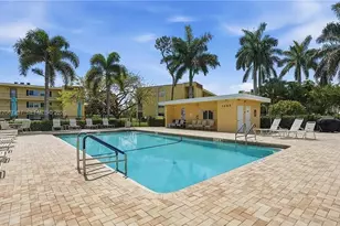 1085 Forest Lakes Dr, Naples, FL 34105 - Photo 4