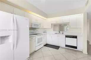 13705 SW 12th St, Pembroke Pines, FL 33027 - Photo 4