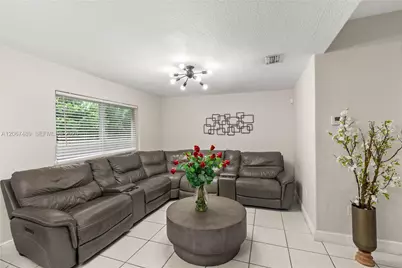 9840 NW 28th Ter, Doral, FL 33172 - Photo 16
