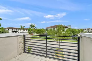 582 NE 207th St, Miami, FL 33179 - Photo 34