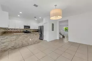 582 NE 207th St, Miami, FL 33179 - Photo 14