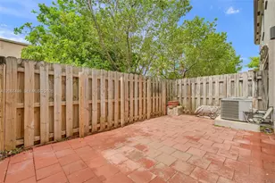 582 NE 207th St, Miami, FL 33179 - Photo 20