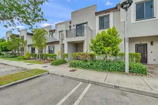 582 NE 207th St, Miami, FL 33179 - Photo 2