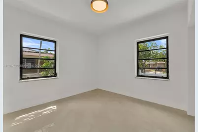 611 SE 4th St, Hialeah, FL 33010 - Photo 12