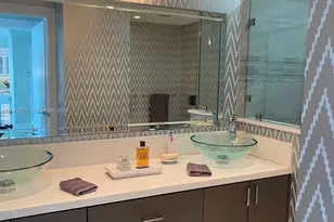 5001 Collins Ave, Miami Beach, FL 33140 - Photo 22