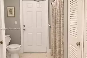 221 NE 35th St, Oakland Park, FL 33334 - Photo 8