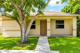221 NE 35th St, Oakland Park, FL 33334 - Photo 1
