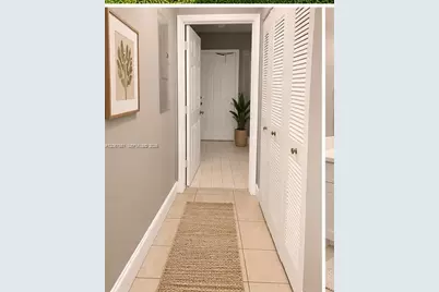 221 NE 35th St, Oakland Park, FL 33334 - Photo 6