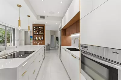 3500 Mystic Pointe Dr #104, Aventura, FL 33180 - Photo 2