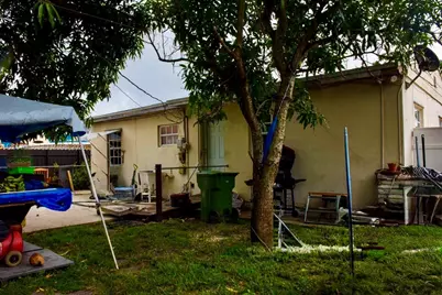 371 W 47th St, Hialeah, FL 33012 - Photo 18