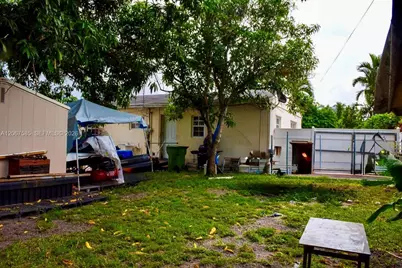 371 W 47th St, Hialeah, FL 33012 - Photo 16