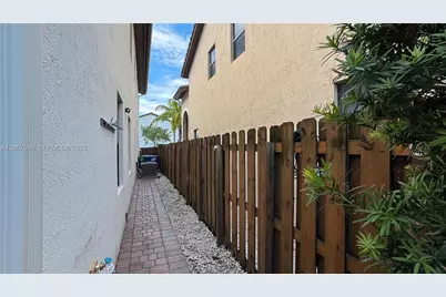 10235 NW 87th Ter, Doral, FL 33178 - Photo 30