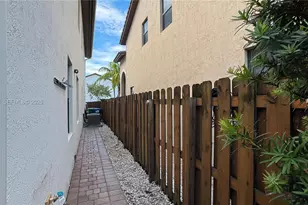 10235 NW 87th Terrace, Doral, FL 33178 - Photo 30