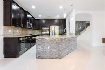 10235 NW 87th Ter, Doral, FL 33178 - Photo 16