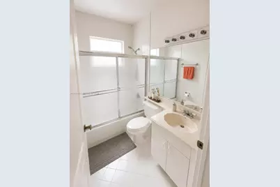 9763 NW 29th St, Doral, FL 33172 - Photo 8
