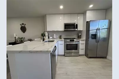 10130 Sunrise Lakes Blvd #207, Sunrise, FL 33322 - Photo 2