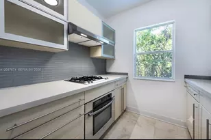 945 10th St, Miami Beach, FL 33139 - Photo 6