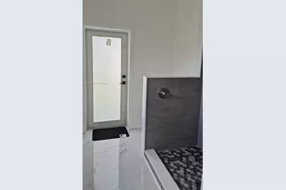 111 NE 45th St, Oakland Park, FL 33334 - Photo 10