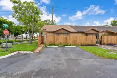 6760 NW 186th Ter, Hialeah, FL 33015 - Photo 2