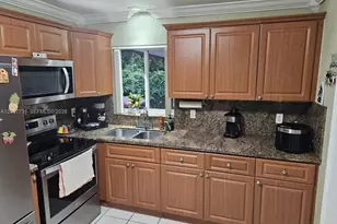 695 W 76th St, Hialeah, FL 33014 - Photo 10