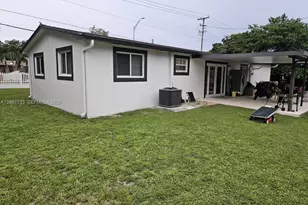 695 W 76th St, Hialeah, FL 33014 - Photo 8