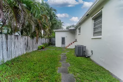 6250 NW 41st St, Virginia Gardens, FL 33166 - Photo 26