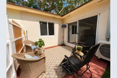 31 SW 8th St #1, Hallandale Beach, FL 33009 - Photo 24
