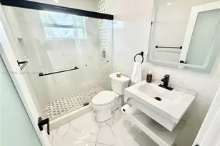 8600 Taft St, Pembroke Pines, FL 33024 - Photo 16