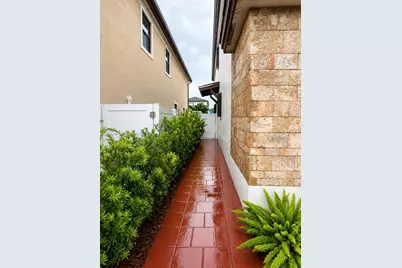 10944 W 35th Ln, Hialeah, FL 33018 - Photo 2