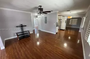 740 SE 4th Pl, Hialeah, FL 33010 - Photo 18