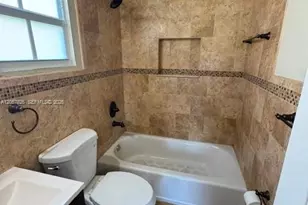 740 SE 4th Pl, Hialeah, FL 33010 - Photo 24