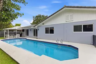 19040 S St Andrews Dr, Hialeah, FL 33015 - Photo 24