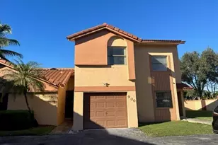 900 SW 113th Terrace, Pembroke Pines, FL 33025 - Photo 2