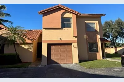 900 SW 113th Ter, Pembroke Pines, FL 33025 - Photo 1