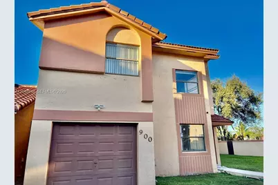 900 SW 113th Ter, Pembroke Pines, FL 33025 - Photo 2