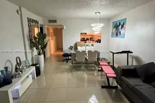 10000 NW 80th Ct, Hialeah Gardens, FL 33016 - Photo 4
