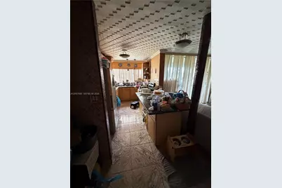 952 NE 199th St #2N, Miami, FL 33179 - Photo 2