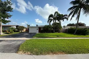 401 SE 3rd Pl, Deerfield Beach, FL 33441 - Photo 2