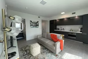 227 NE 2nd St, Miami, FL 33132 - Photo 2