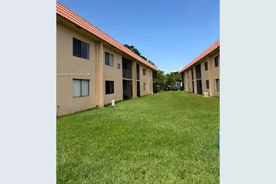 164 Lakeview Dr #204, Weston, FL 33326 - Photo 2