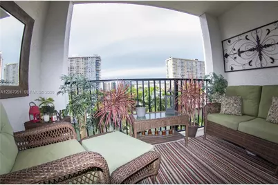 17150 N Bay Rd #2512, Sunny Isles Beach, FL 33160 - Photo 2