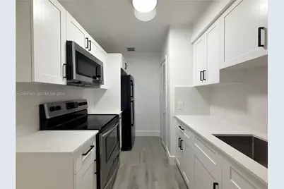 4060 SW 6th St, Miami, FL 33134 - Photo 4