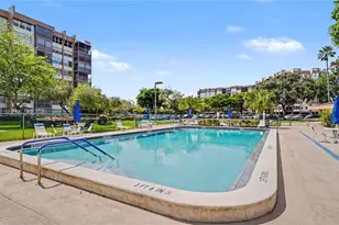 1300 St Charles Pl, Pembroke Pines, FL 33026 - Photo 30
