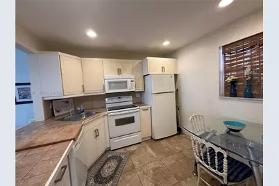 410 SE 2nd St #115, Hallandale Beach, FL 33009 - Photo 6