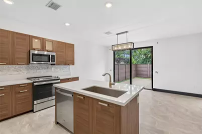 15488 NW 91st Ct, Miami Lakes, FL 33018 - Photo 10