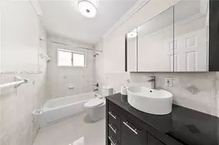 10033 NW 126th Terrace, Hialeah Gardens, FL 33018 - Photo 2