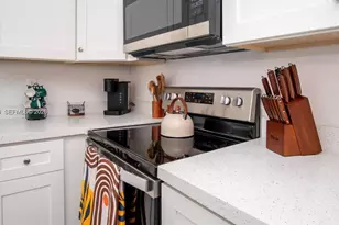 7815 NW 5th Ct, Miami, FL 33150 - Photo 12