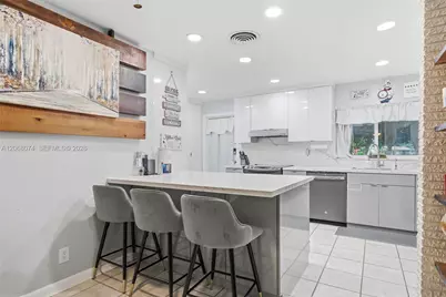 341 SW 54th Ave, Plantation, FL 33317 - Photo 12