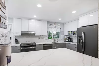 341 SW 54th Ave, Plantation, FL 33317 - Photo 14